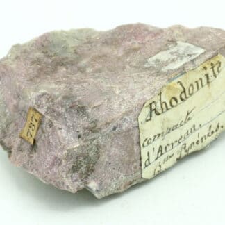 Rhodonite massive, Arreau, Hautes-Pyrénées, en région Occitanie.