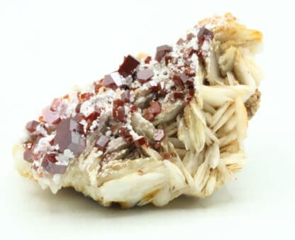 Vanadinite et gypse sur baryte, Mibladen, Maroc.