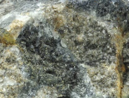 Stibine cristallisée et Quartz, Nades, Allier, Auvergne.