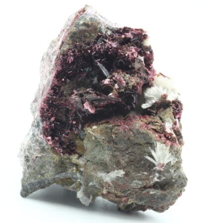 Erythrite et aragonite, Mine de Bou Azzer, Ouarzazate, Maroc.