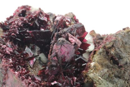 Erythrite et aragonite, Mine de Bou Azzer, Ouarzazate, Maroc.