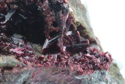 Erythrite et aragonite, Mine de Bou Azzer, Ouarzazate, Maroc.