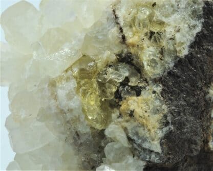 Calcite sur Fluorite sur Sidérite, et Galène, Le Rivet, Peyrebrune, Tarn.