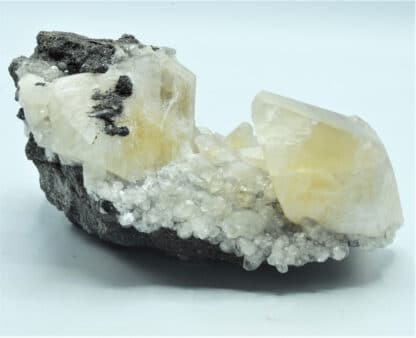 Calcite de la mine de Trèves, Gard, France.