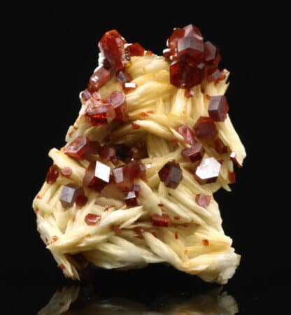 Vanadinite gemme sur baryte, Mibladen, province de Midelt, Maroc.