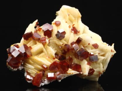 Vanadinite gemme sur baryte, Mibladen, province de Midelt, Maroc.