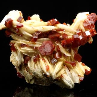 Vanadinite sur baryte, Mibladen, province de Midelt, Maroc.