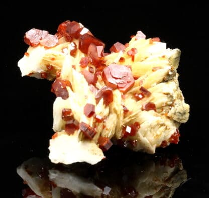 Vanadinite sur baryte, Mibladen, province de Midelt, Maroc.