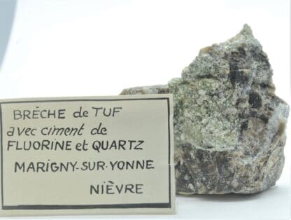 Brèche de Tuf avec ciment de Fluorine et Quartz, Marigny-sur-Yonne, Nièvre.