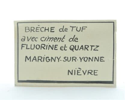 Brèche de Tuf avec ciment de Fluorine et Quartz, Marigny-sur-Yonne, Nièvre.