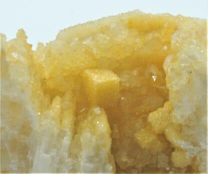 Fluorine (fluorite), Barytine (Baryte) et Quartz, Les Farges, Ussel, Corrèze.