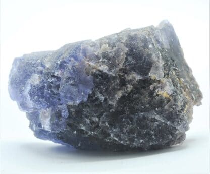 Fluorite (Fluorine) bleue à violette, carrière du Boltry, Seilles, Belgique.