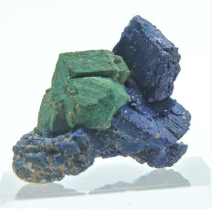 Pseudomorphose de Cuprite en Malachite, sur Azurite (Chessylite), Chessy, Rhône.