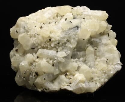 Calcite et chalcopyrite, carrière du Rivet, Peyrebrune, Tarn.