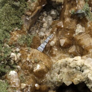 Quartz à chlorite brune, anatases, calcite, E2R, Lauzière, Savoie.