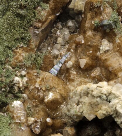 Quartz à chlorite brune, anatases, calcite, E2R, Lauzière, Savoie.