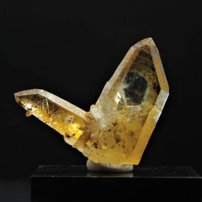 Quartz en macle du Japon, Mine des Halles, Vaulnaveys, Isère.