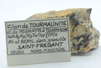 Pegmatite à Tourmaline, Saint-Frégant, Finistère, Bretagne.