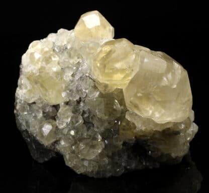 Calcite de la mine de Trèves dans le Gard, France.