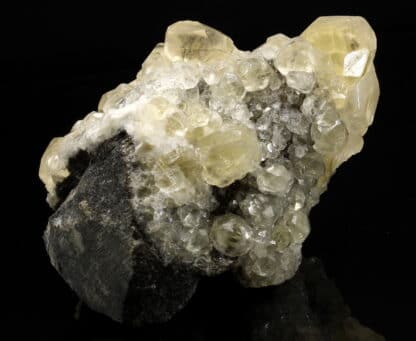 Calcite de la mine de Trèves dans le Gard, France.