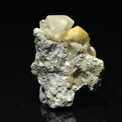 Calcite et chabazite, Glacier de Miage, val d'Aoste, Italie.