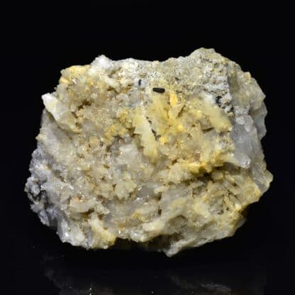 Pyrite (cristal allongé), ilménite et quartz, Plan du Lac, Isère.