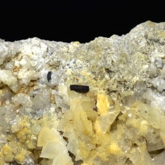 Pyrite (cristal allongé), ilménite et quartz, Plan du Lac, Isère.