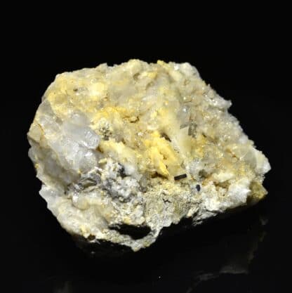 Pyrite (cristal allongé), ilménite et quartz, Plan du Lac, Isère.