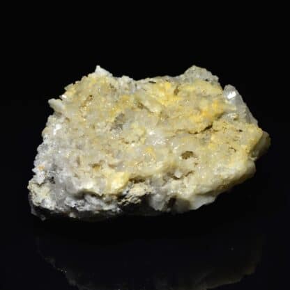 Pyrite (cristal allongé), ilménite et quartz, Plan du Lac, Isère.