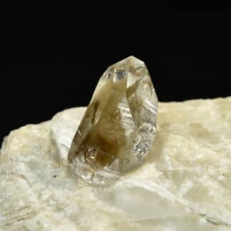 Quartz à fantôme sur calcite, Col du Lukmanier, Suisse.