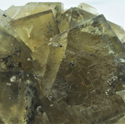 Fluorite à inclusions de pyrite et baryte, El Hammam, Maroc.