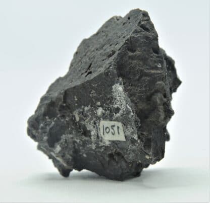 Phillipsite dans du Basalte, Saint-Jean-le-Centenier, Ardèche.