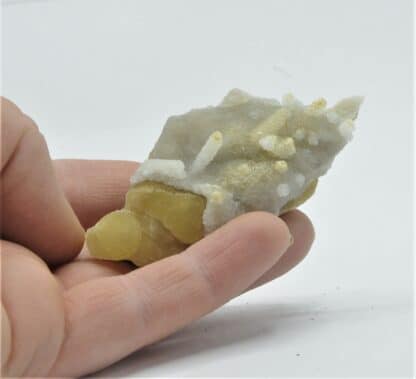 Gyrolite et Aragonite, Châteaugay, Puy-de-Dôme, Auvergne.