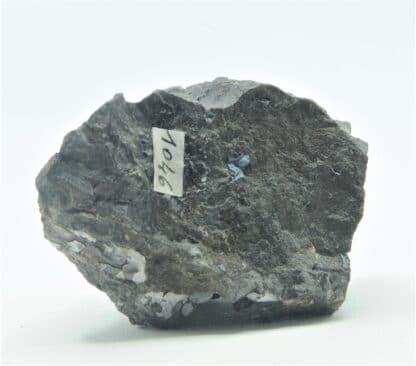 Phillipsite et Chabazite dans du Basalte, Saint-Jean-le-Centenier, Ardèche.