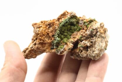 Pyromorphite verte de la mine de Vézis, dans l'Aveyron.