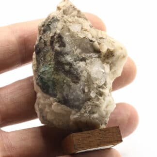 Chalcopyrite dans calcite et quartz, mine de Montels-Alzen, Ariège.