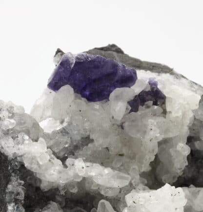 Fluorite sur Calcite, Glageon, Nord, Hauts-de-France.