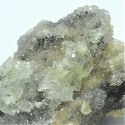 Fluorine bleutée, Barytine et Quartz, Le Barlet, Marsanges, Haute-Loire.