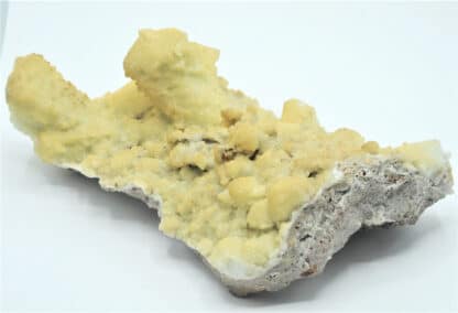 Dolomite en pseudomorphose et Mimétite, Tsumeb, Namibie.