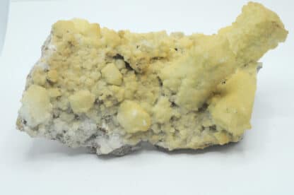 Dolomite en pseudomorphose et Mimétite, Tsumeb, Namibie.