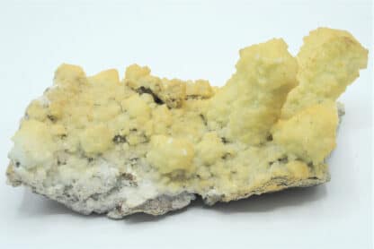 Dolomite en pseudomorphose et Mimétite, Tsumeb, Namibie.