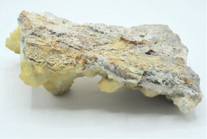 Dolomite en pseudomorphose et Mimétite, Tsumeb, Namibie.