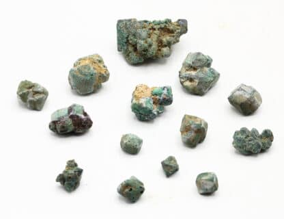 14 Cristaux de Cuprite pseudomorphosée en malachite de Chessy.