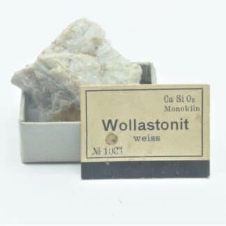 Wollastonite, Collection du musée Bally en Suisse.