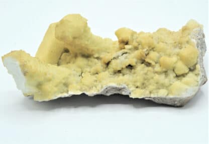 Dolomite en pseudomorphose et Mimétite, Tsumeb, Namibie.