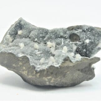 Stilbite sur Quartz, Trappes du Deccan, Inde.