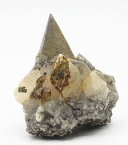 Calcite avec pyrite, carrière de Glageon, Nord, Hauts-de-France.