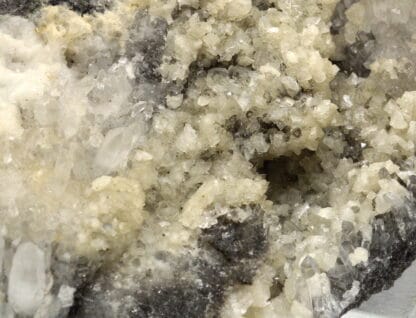 Dolomite sur quartz, Estevelles, Pas-de-Calais, Hauts-de-France.