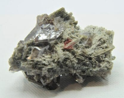 Ferroaxinite (Axinite) et Epidote, Bourg d’Oisans, Oisans, Isère.