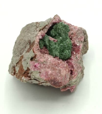 Malachite sur Sphérocobaltite, Musonoi, Kolwezi, Katanga, Congo (RDC).